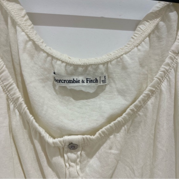 Women’s Clothes At Listed Thrift - Picture 2 of 6